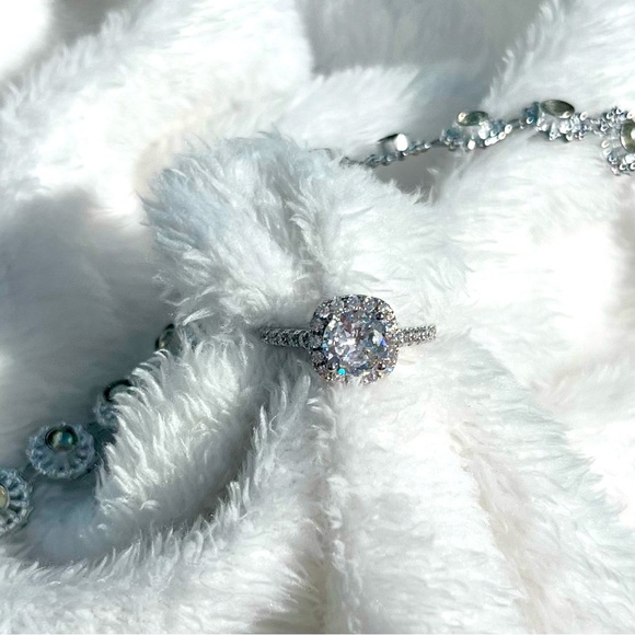 Diamond engagement ring - Picture 2 of 5